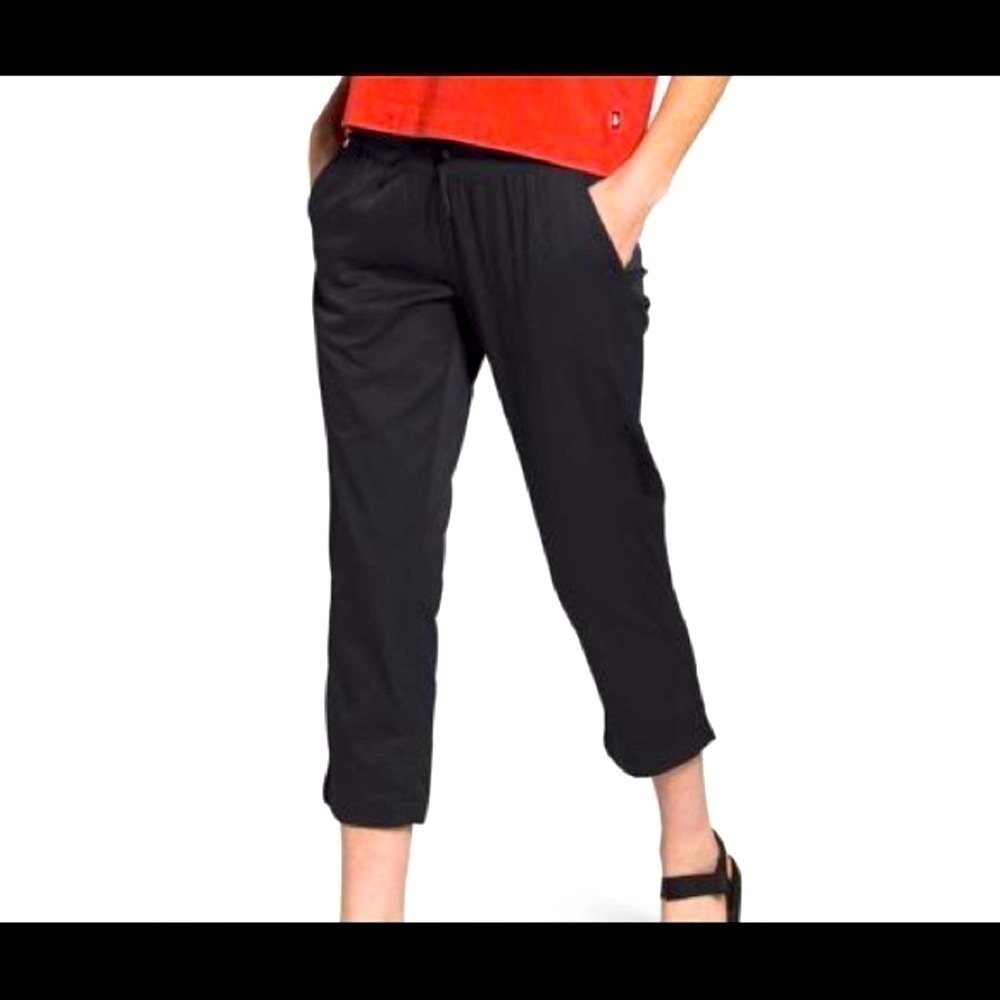 NORTH FACE| Cropped black pants. Similar to Lulu studio crops.